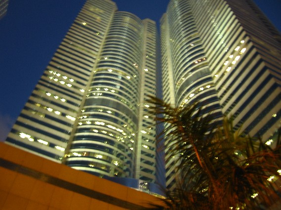 Ein Haus von der Skyline von Hong Kong...